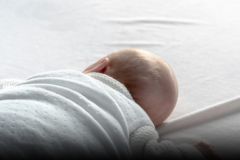 Pourquoi protéger son matelas bébé avec une alèse, protège matelas bébé ? On vous guide